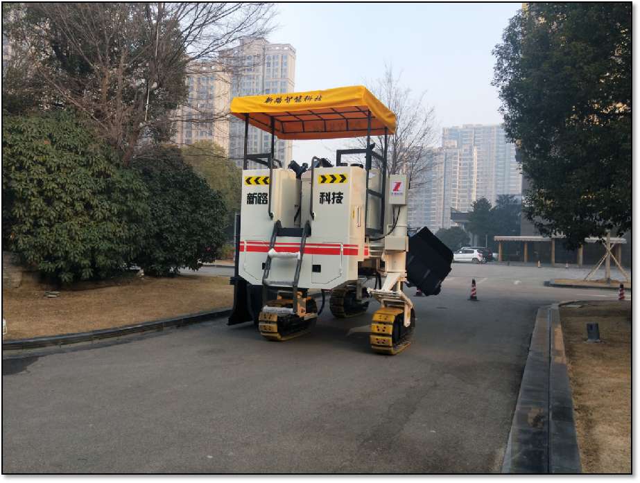 要正確使用操作混凝土路緣石滑模攤鋪機(jī)，定期對(duì)路緣石滑模機(jī)進(jìn)行保養(yǎng)和維護(hù)