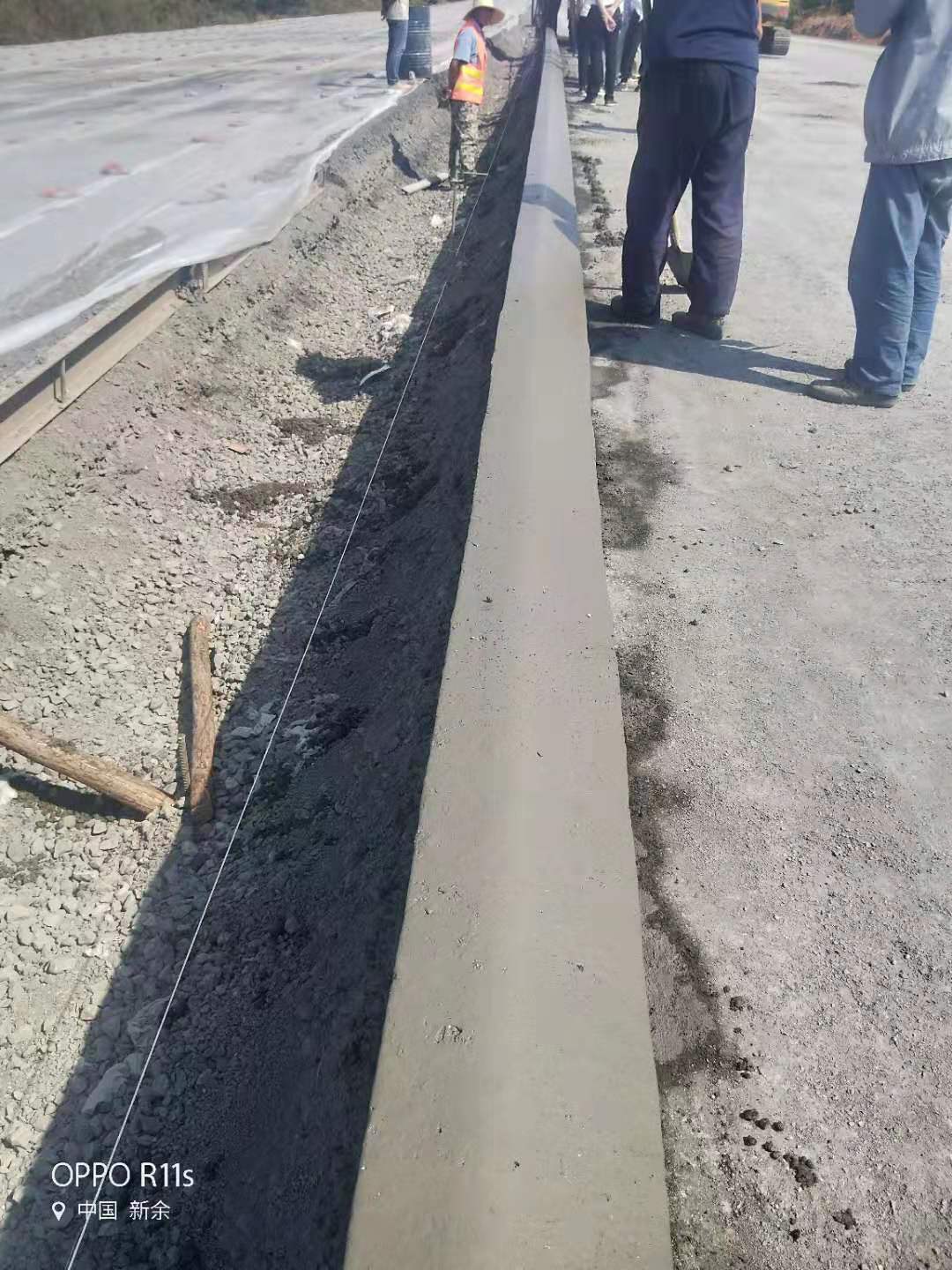 水泥混凝土路緣石滑模機(jī)實(shí)用嗎？